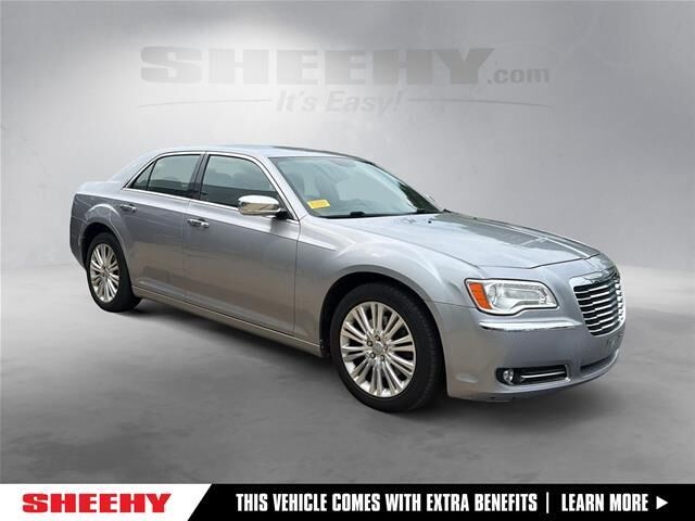 2013 Chrysler 300 C — photo 1 of 13