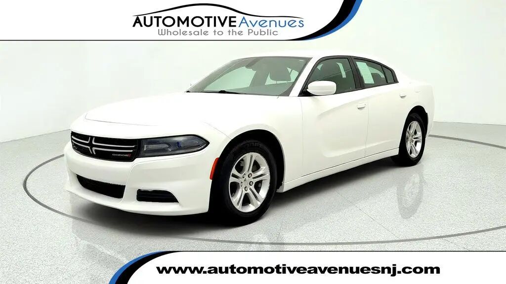 2017 Dodge Charger SE — photo 1 of 13