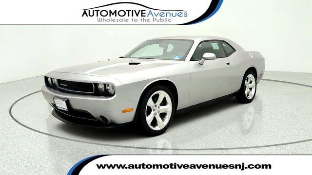 2013 Dodge Challenger SXT — photo 1 of 13