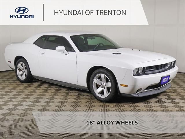 2012 Dodge Challenger SXT — photo 1 of 13