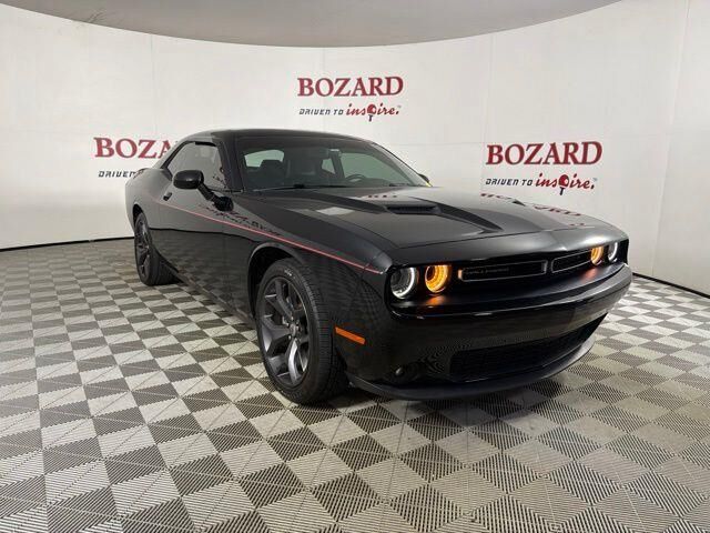 2018 Dodge Challenger SXT — photo 1 of 13
