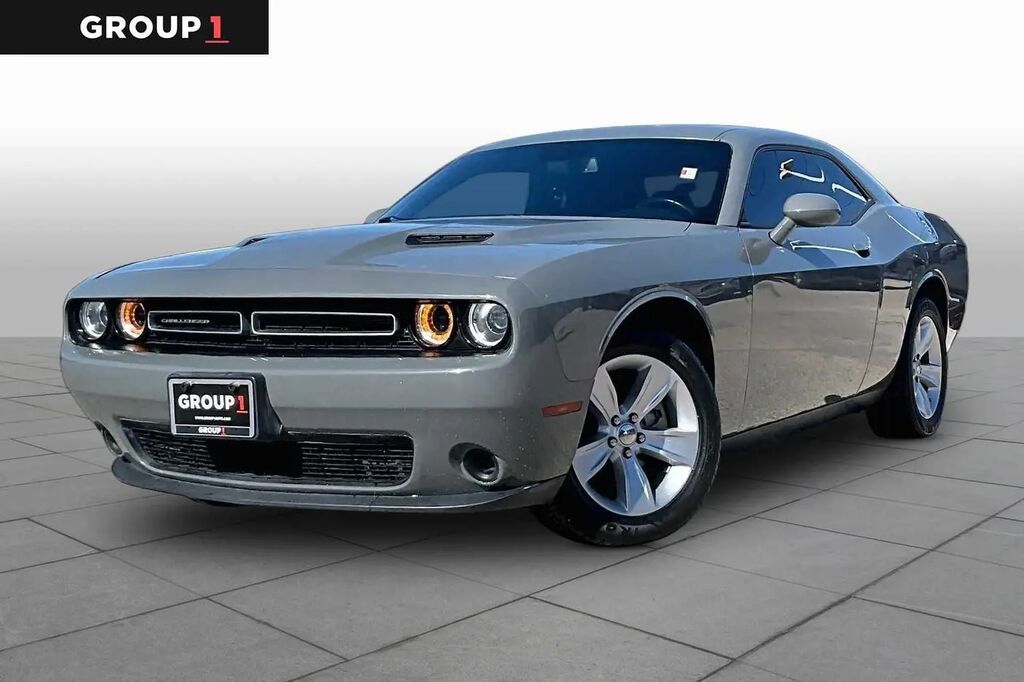 2023 Dodge Challenger SXT — photo 1 of 2