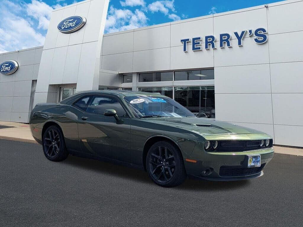 2019 Dodge Challenger SXT — photo 1 of 1