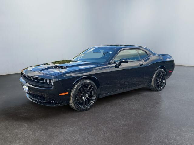 2018 Dodge Challenger SXT — photo 1 of 13