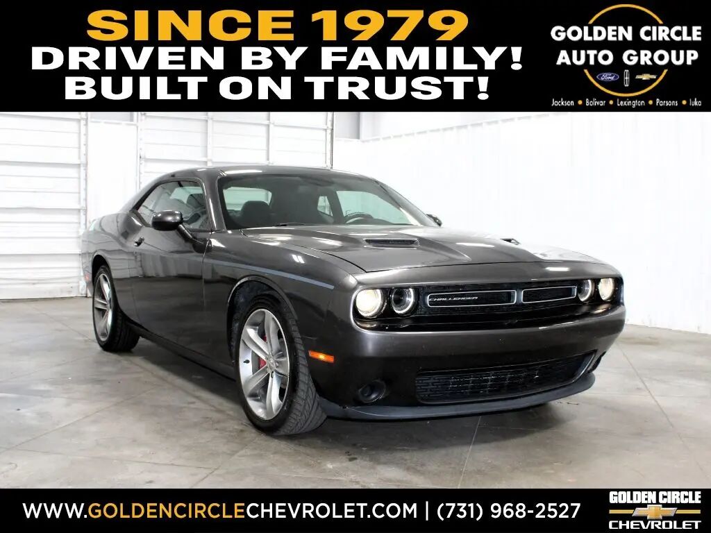 2016 Dodge Challenger SXT — photo 1 of 11