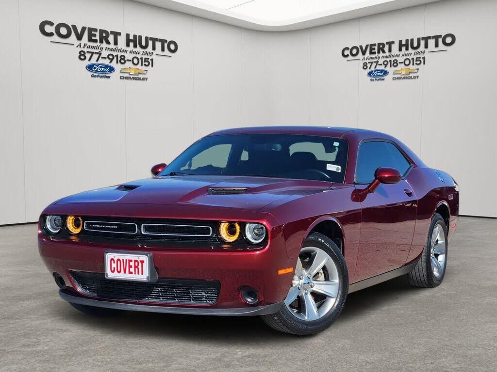 2022 Dodge Challenger SXT — photo 1 of 1