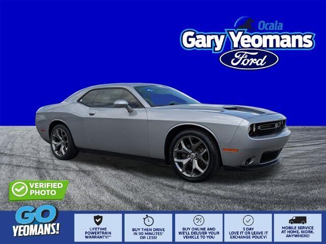 2017 Dodge Challenger SXT — photo 1 of 13