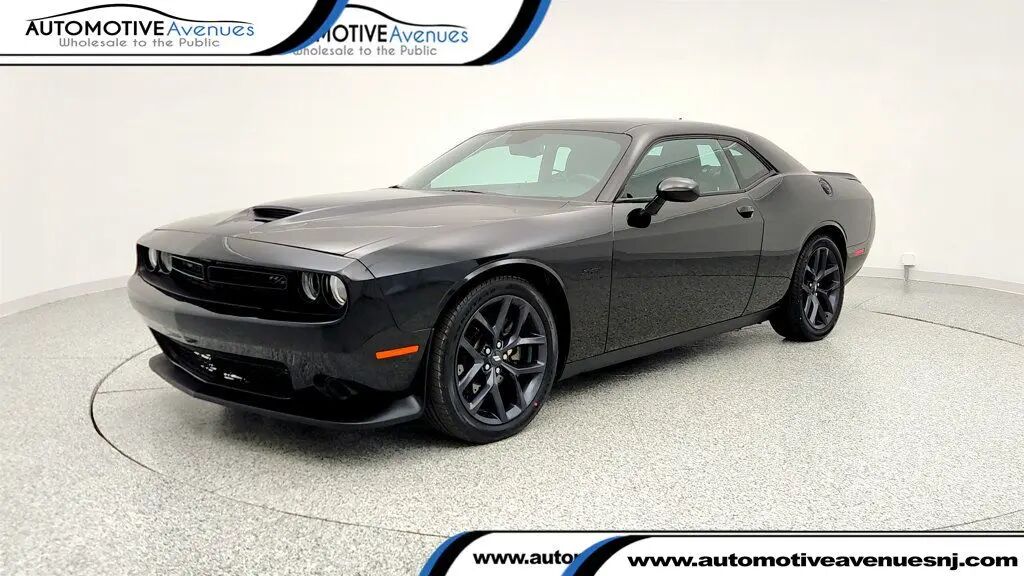 2023 Dodge Challenger R/T — photo 1 of 13