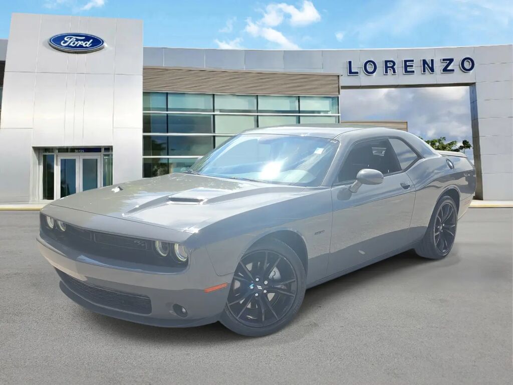 2017 Dodge Challenger R/T — photo 1 of 13