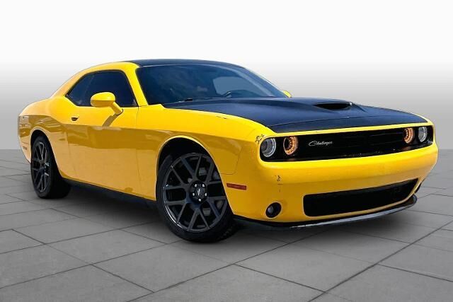 2017 Dodge Challenger R/T — photo 1 of 7