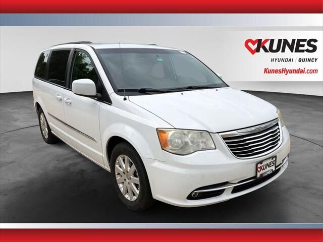 2014 Chrysler Town and Country Touring — photo 1 of 13