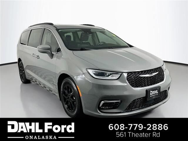 2022 Chrysler Pacifica Touring L — photo 1 of 13