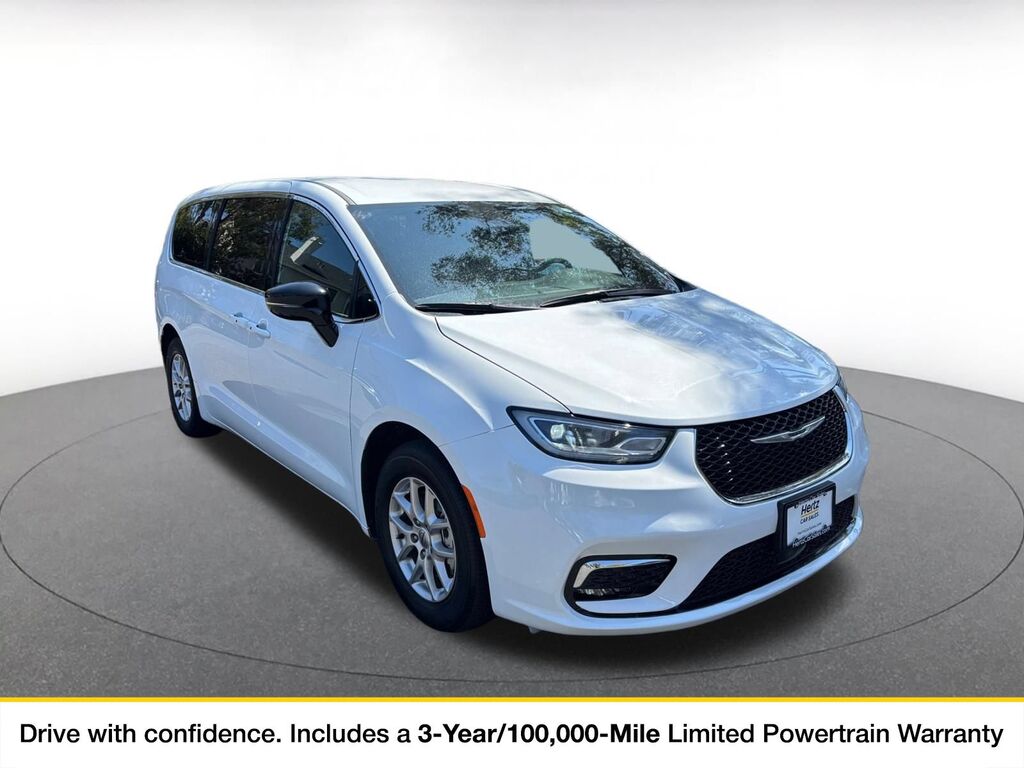 2025 Chrysler Pacifica Select — photo 1 of 1