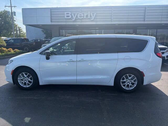 2025 Chrysler Pacifica Select