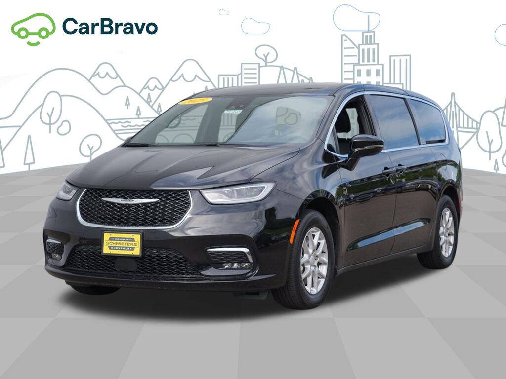 2025 Chrysler Pacifica Select — photo 1 of 6