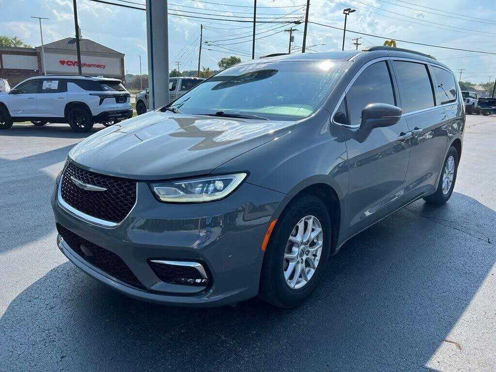2022 Chrysler Pacifica Touring L — photo 1 of 1