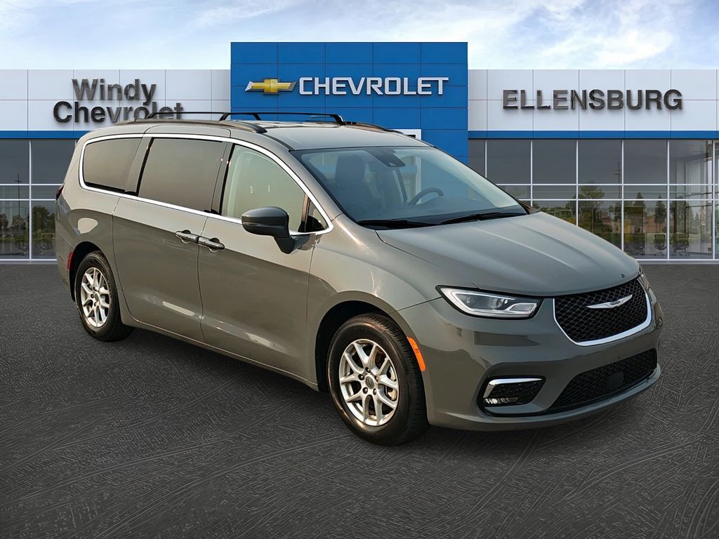 2022 Chrysler Pacifica — photo 1 of 13