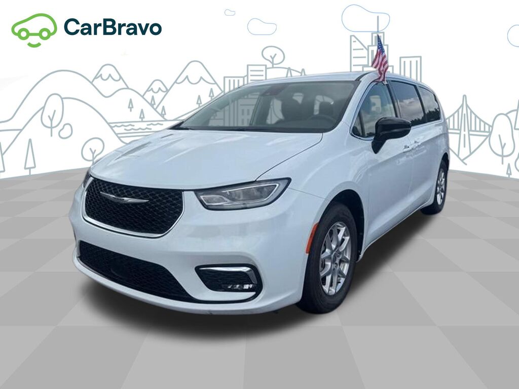 2024 Chrysler Pacifica Touring L — photo 1 of 6