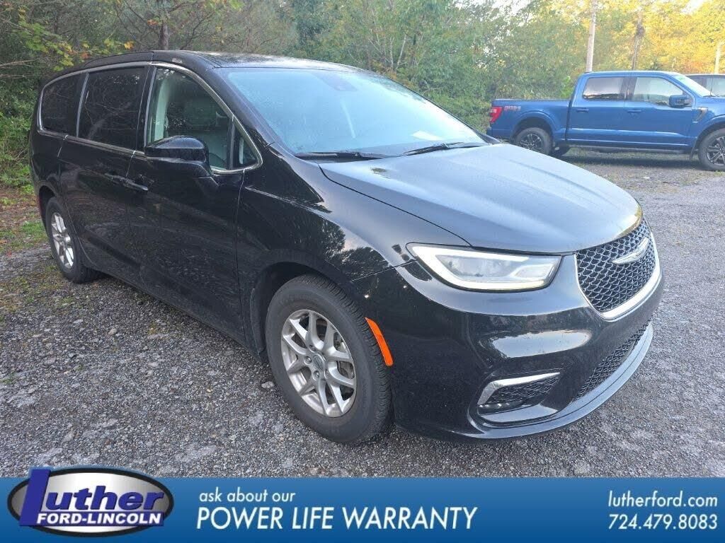 2024 Chrysler Pacifica Touring L — photo 1 of 1