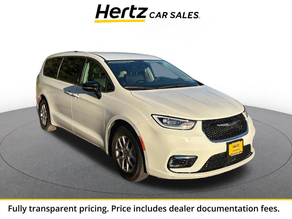 2024 Chrysler Pacifica Touring L — photo 1 of 1