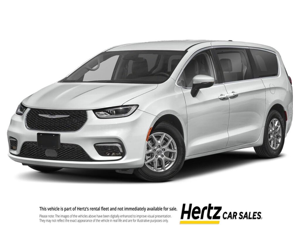 2024 Chrysler Pacifica Touring L — photo 1 of 1