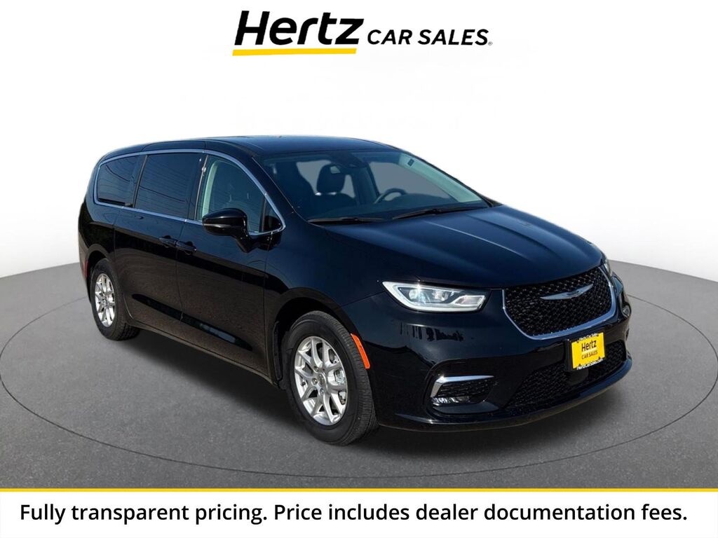 2024 Chrysler Pacifica Touring L — photo 1 of 11