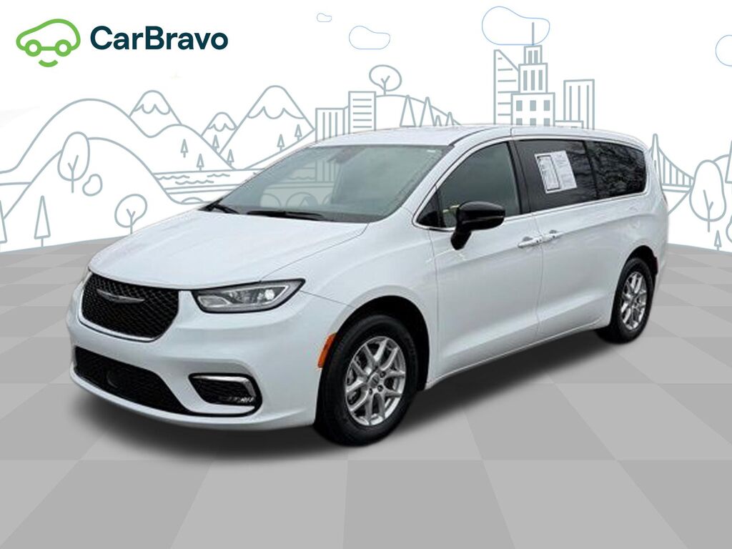 2025 Chrysler Pacifica Select — photo 1 of 6