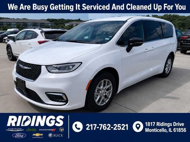 2025 Chrysler Pacifica Select