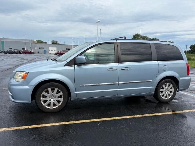 2013 Chrysler Town and Country Touring — photo 1 of 1