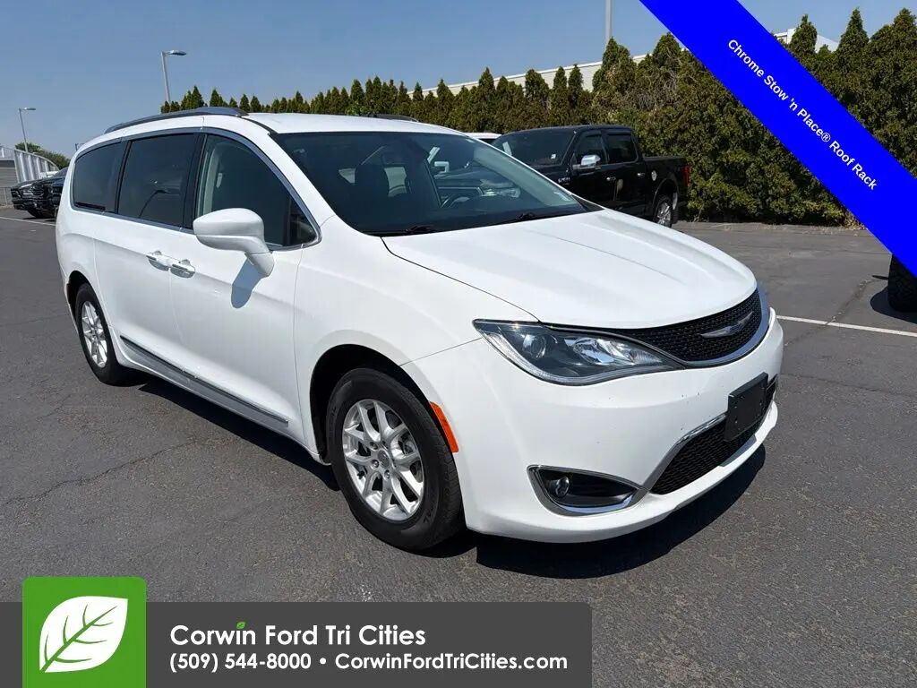 2020 Chrysler Pacifica Touring L — photo 1 of 26