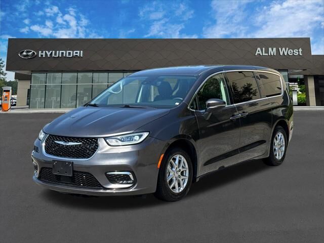 2023 Chrysler Pacifica Touring L — photo 1 of 13