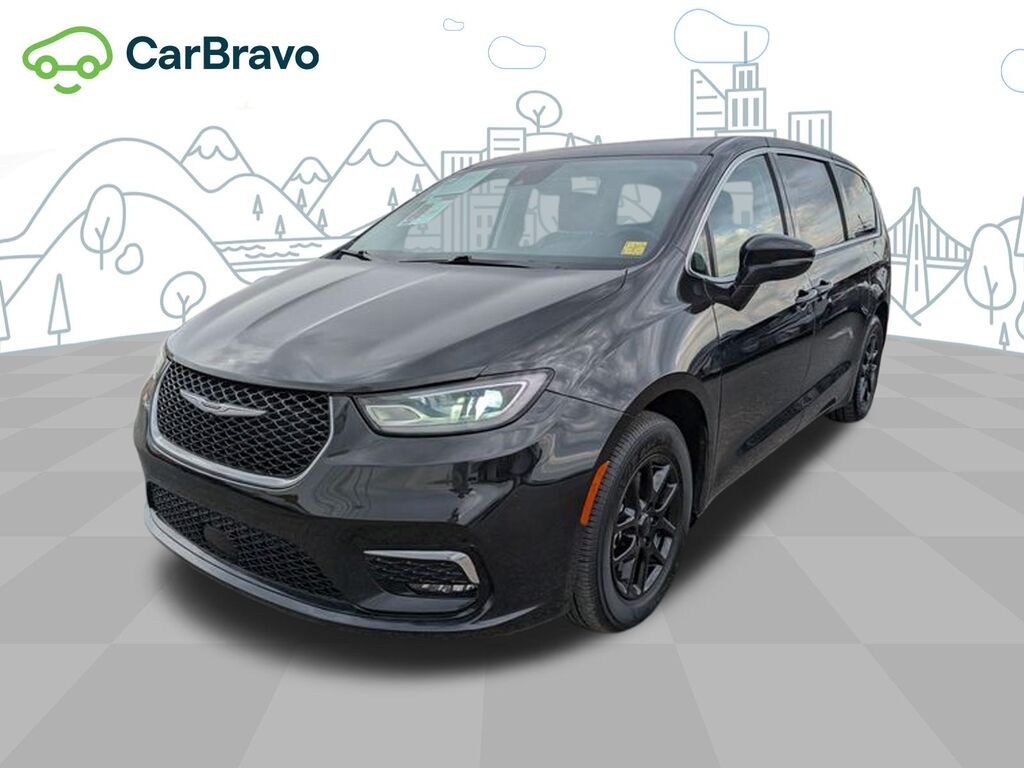 2024 Chrysler Pacifica Touring L — photo 1 of 6