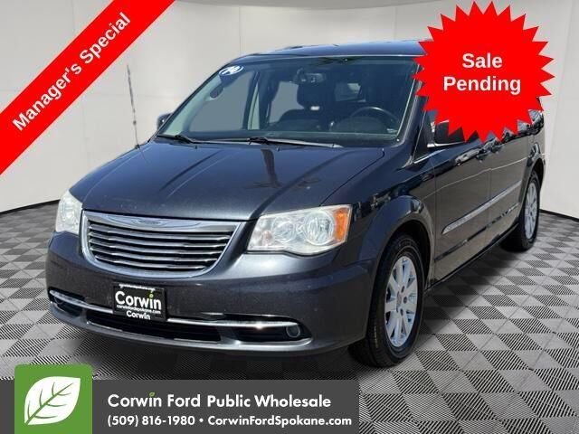2014 Chrysler Town and Country Touring — photo 1 of 13