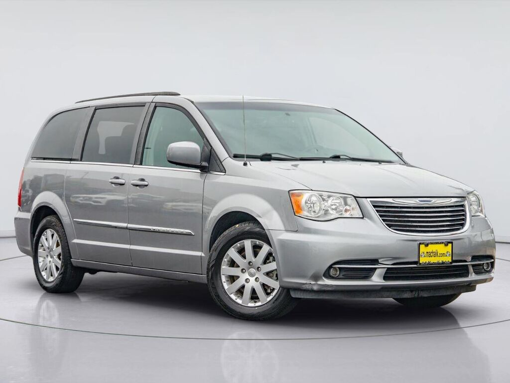 2016 Chrysler Town and Country Touring — photo 1 of 1