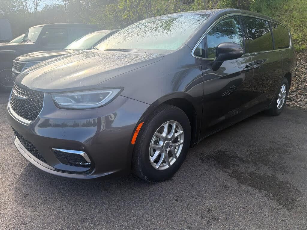 2023 Chrysler Pacifica Touring L