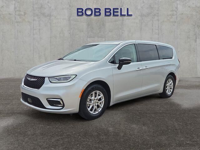 2024 Chrysler Pacifica Touring L — photo 1 of 13