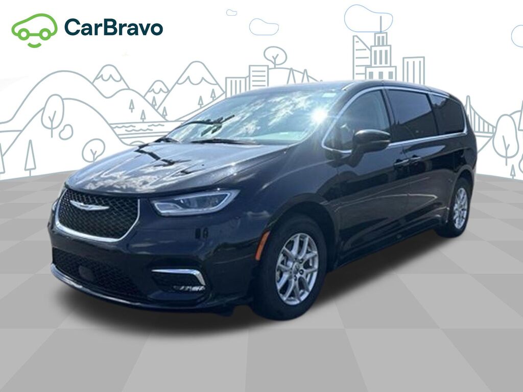 2024 Chrysler Pacifica Touring L — photo 1 of 6