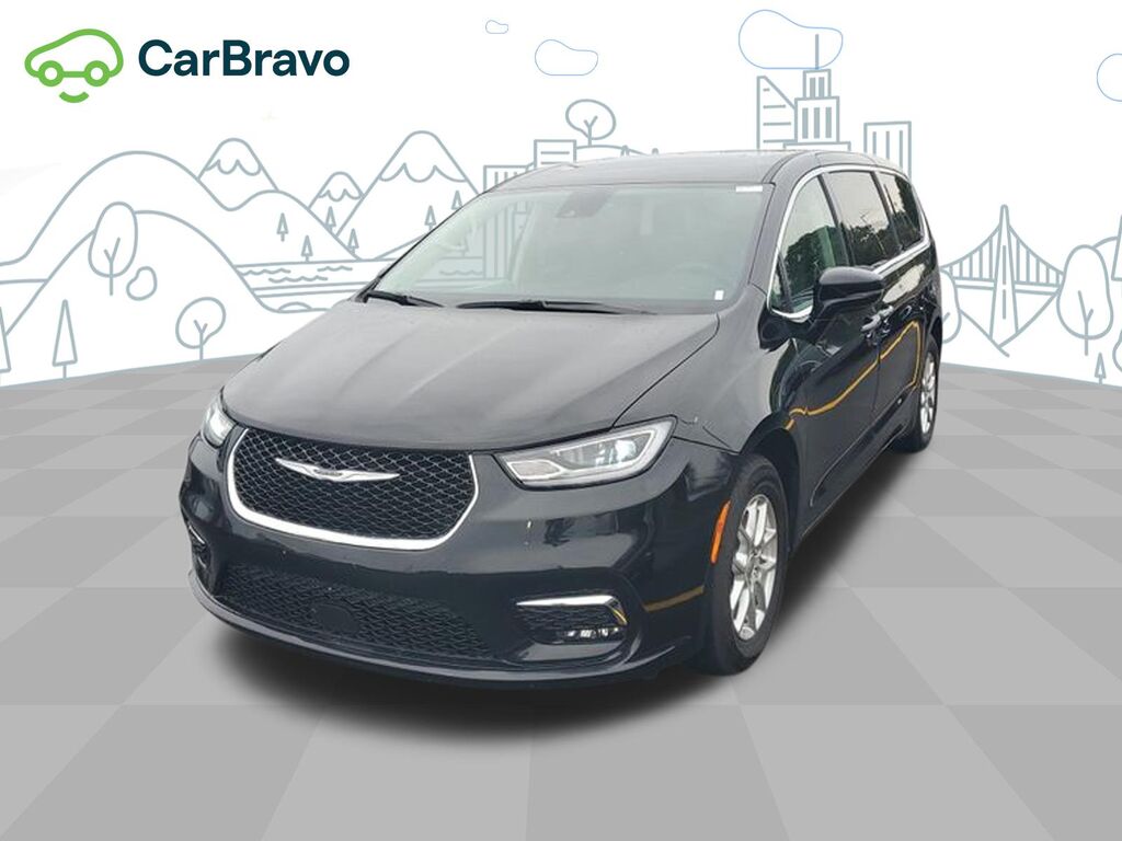 2024 Chrysler Pacifica Touring L — photo 1 of 7