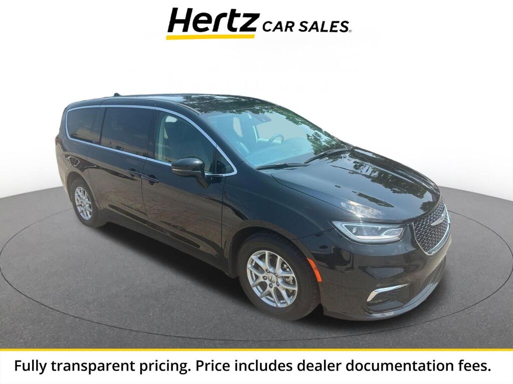 2024 Chrysler Pacifica Touring L — photo 1 of 16