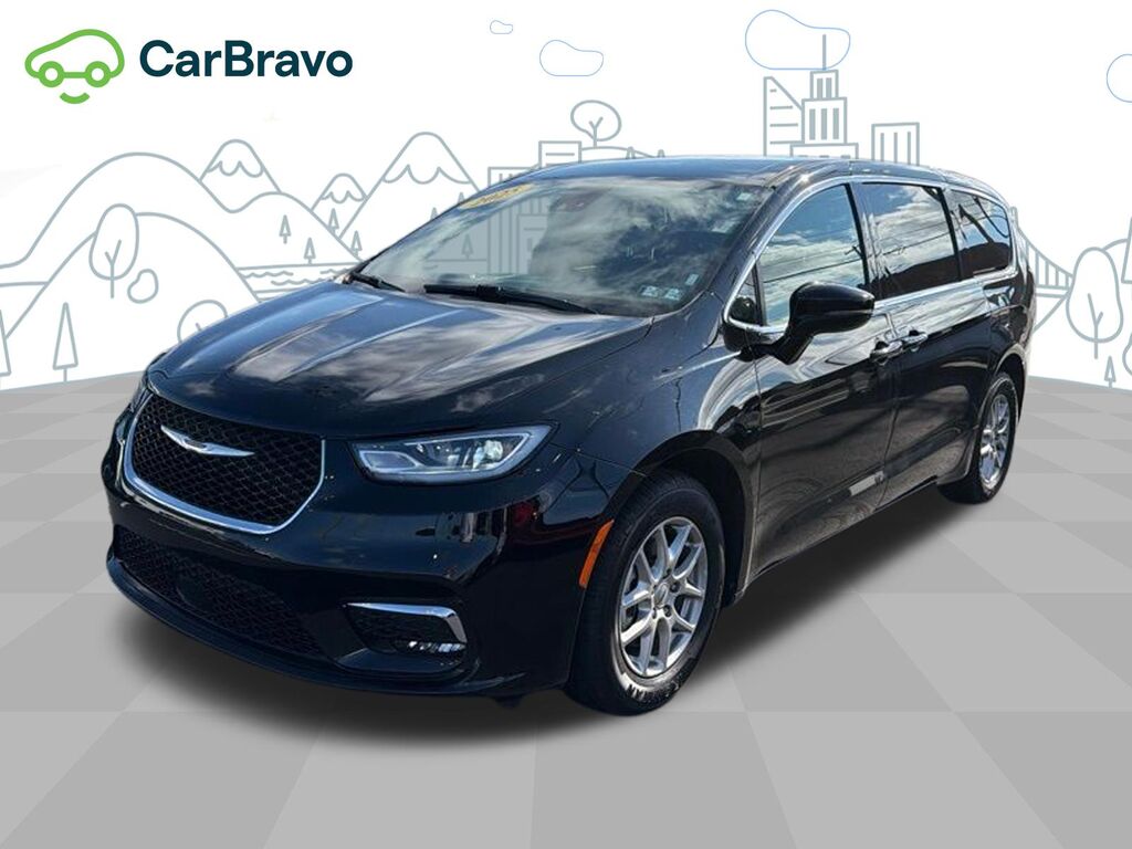 2025 Chrysler Pacifica Select — photo 1 of 6