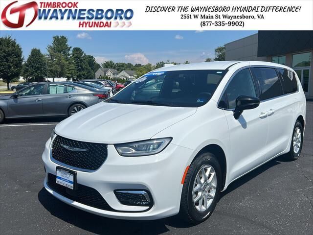 2025 Chrysler Pacifica Select
