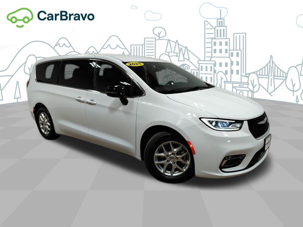 2025 Chrysler Pacifica Select — photo 1 of 6