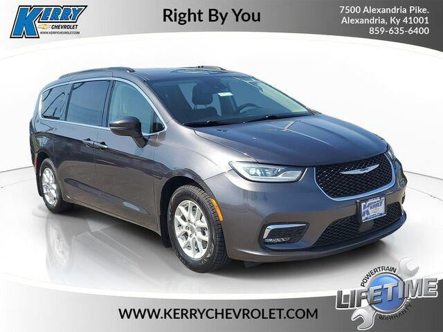 2022 Chrysler Pacifica Touring L — photo 1 of 13