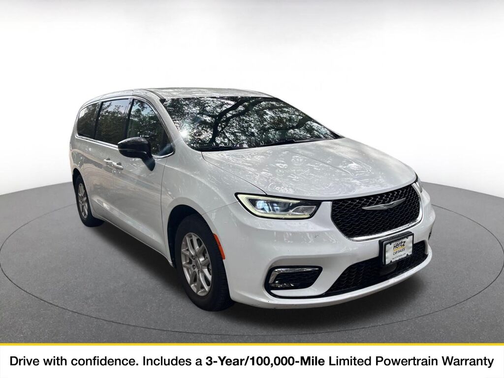 2024 Chrysler Pacifica Touring L — photo 1 of 1