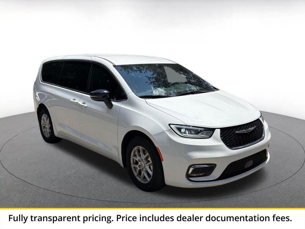 2025 Chrysler Pacifica Select — photo 1 of 4