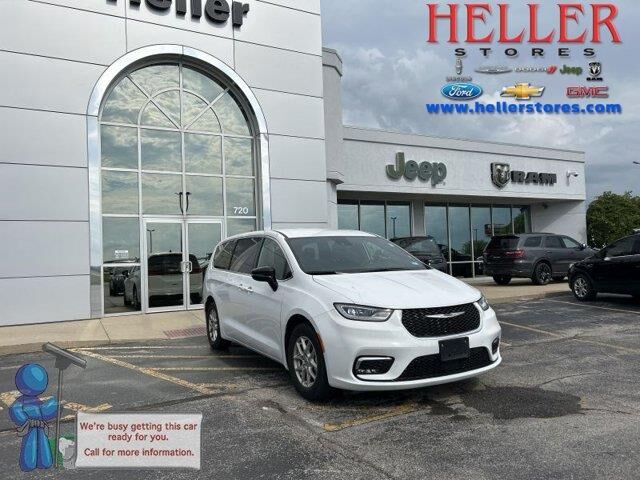 2025 Chrysler Pacifica Select