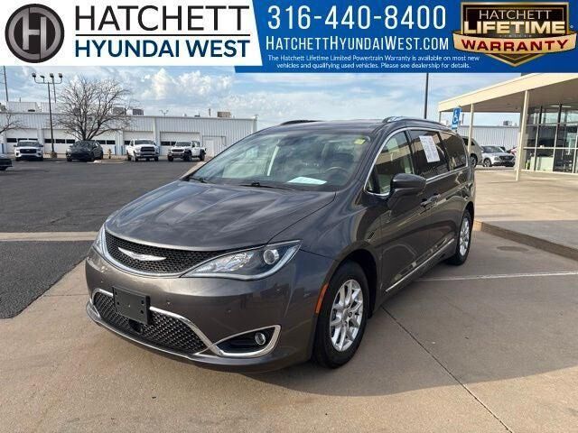 2020 Chrysler Pacifica Touring L — photo 1 of 13