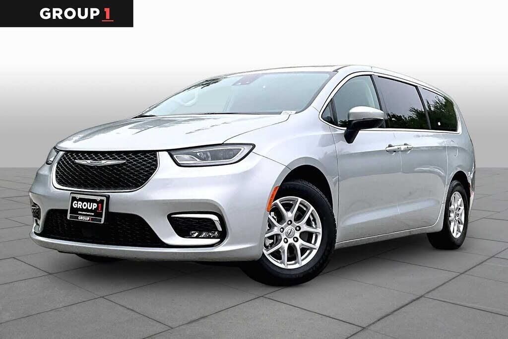 2023 Chrysler Pacifica Touring L — photo 1 of 1