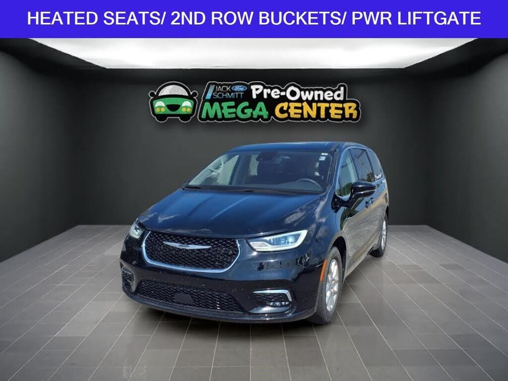 2024 Chrysler Pacifica Touring L — photo 1 of 1