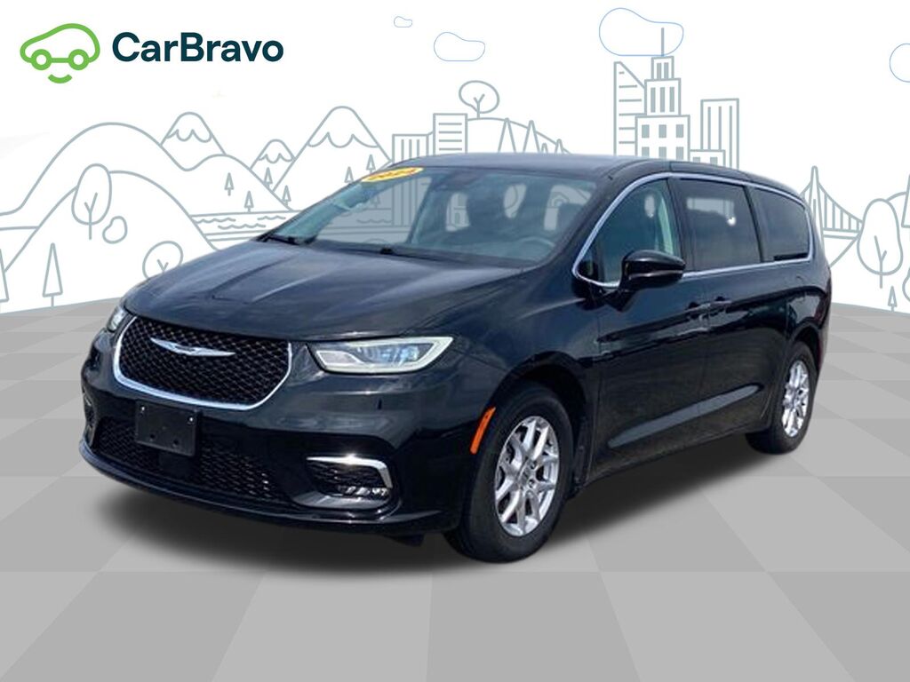 2024 Chrysler Pacifica Touring L — photo 1 of 6
